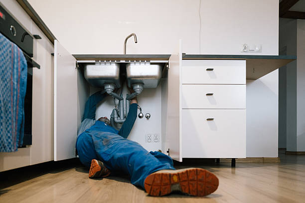 Professional Leak Detection technician working in Goodland, FL